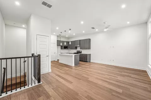 200 W 56th St #2103, Austin, TX 78751