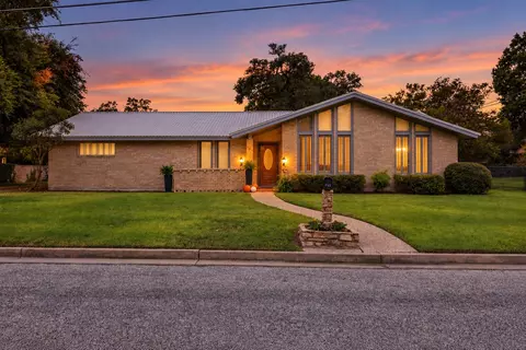 713 Sarah Jo St, La Grange, TX 78945
