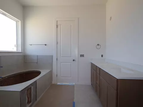 Bath - 135 Pinky Varner Ct, Buda, TX 78610 photo 1 of 5