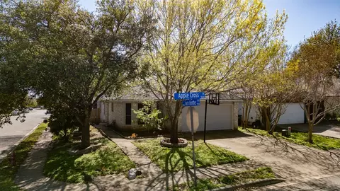 1001 Apple Cross Dr, Pflugerville, TX 78660
