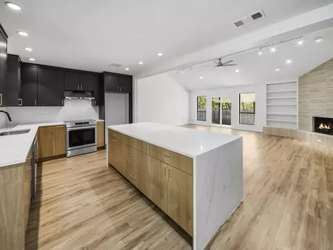 9009 Comburg Dr, Austin, TX 78748