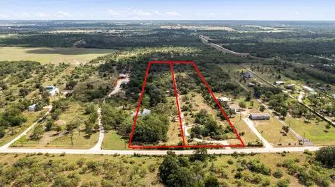 1411 Bugtussle Ln, Luling, TX 78648 photo 4