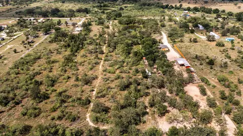 1411 Bugtussle Ln, Luling, TX 78648 photo 16