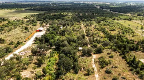 1411 Bugtussle Ln, Luling, TX 78648 photo 8