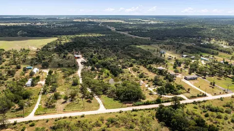 1411 Bugtussle Ln, Luling, TX 78648 photo 6