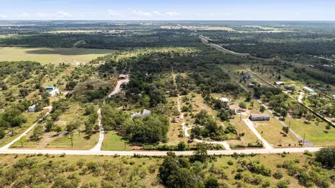 1411 Bugtussle Ln, Luling, TX 78648 photo 5