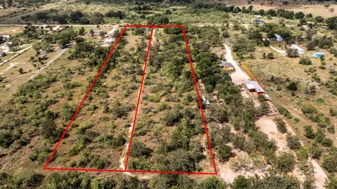 1411 Bugtussle Ln, Luling, TX 78648 photo 15