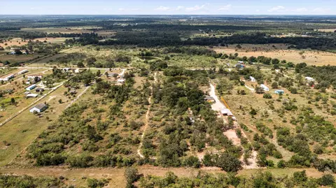 1411 Bugtussle Ln, Luling, TX 78648 photo 14