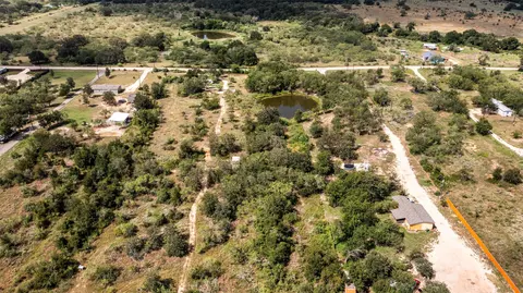 1411 Bugtussle Ln, Luling, TX 78648 photo 18