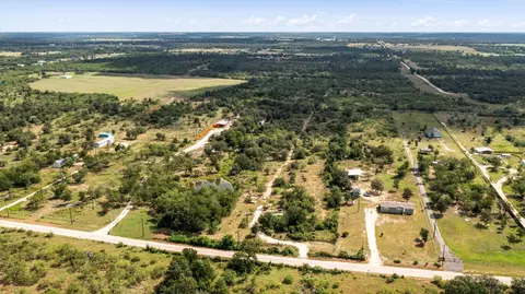 1411 Bugtussle Ln, Luling, TX 78648 photo 2