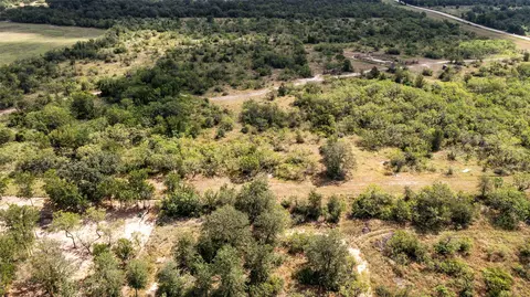 1411 Bugtussle Ln, Luling, TX 78648 photo 12
