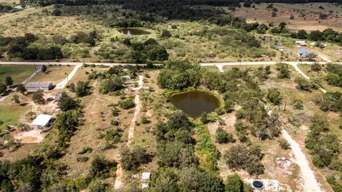 1411 Bugtussle Ln, Luling, TX 78648 photo 19