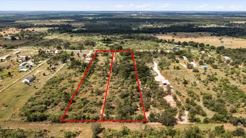 1411 Bugtussle Ln, Luling, TX 78648 photo 13