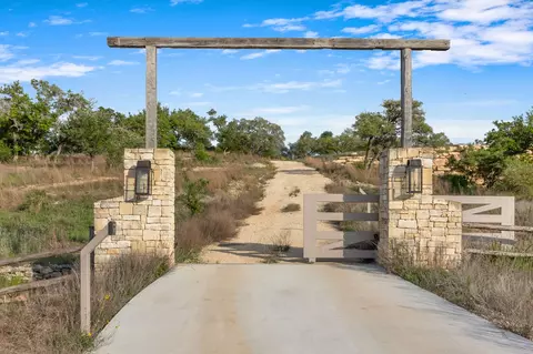 205 Mount Gainor Rd, Dripping Springs, TX 78620