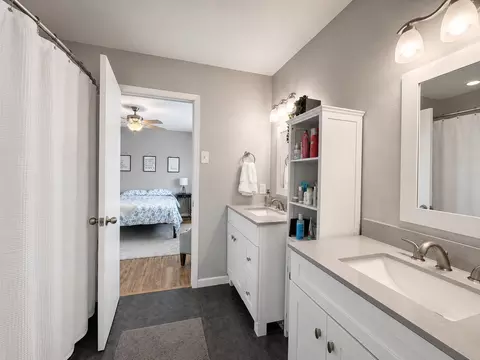 Bath - 208 Skyloop Dr, Austin, TX 78745 photo 2 of 2