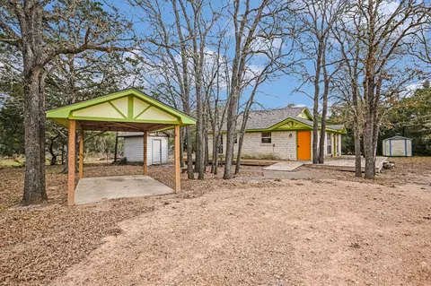 309 Stolle Ln, Flatonia, TX 78941