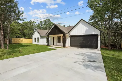 210 Flint Ridge St, Bastrop, TX 78602