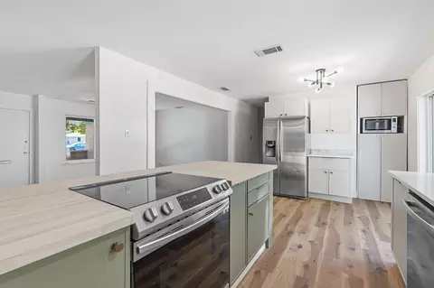 1307 Aspen St, Lockhart, TX 78644