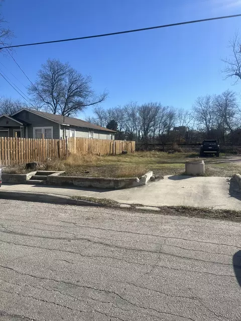 214 E Lachapelle, San Antonio, TX 78204