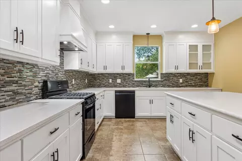 Kitchen - 338 Spring Branch Loop, Kyle, TX 78640 photo 2 of 3