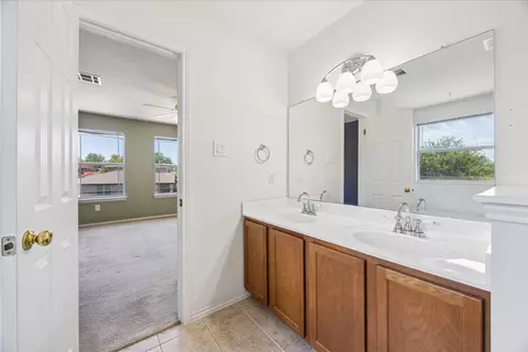 Bath - 338 Spring Branch Loop, Kyle, TX 78640 photo 2 of 4
