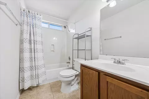 Bath - 338 Spring Branch Loop, Kyle, TX 78640 photo 3 of 4