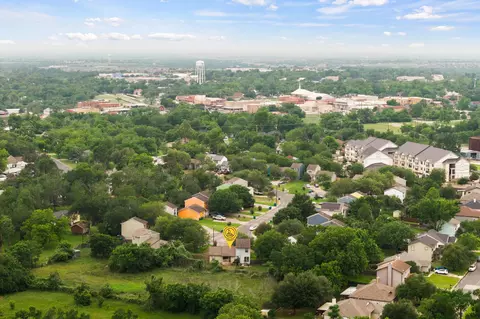 View/Area - 128 Hillside Dr, Elgin, TX 78621 photo 7 of 9