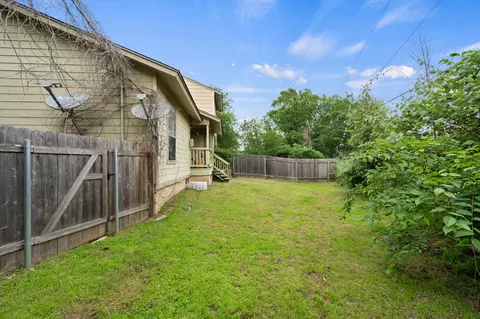 Exterior - 128 Hillside Dr, Elgin, TX 78621 photo 3 of 6