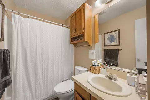 Bath - 128 Hillside Dr, Elgin, TX 78621 photo 2 of 3