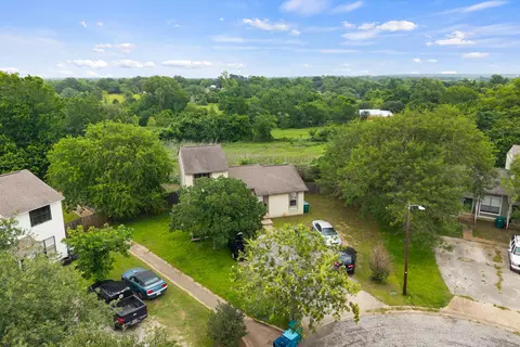 View/Area - 128 Hillside Dr, Elgin, TX 78621 photo 2 of 9