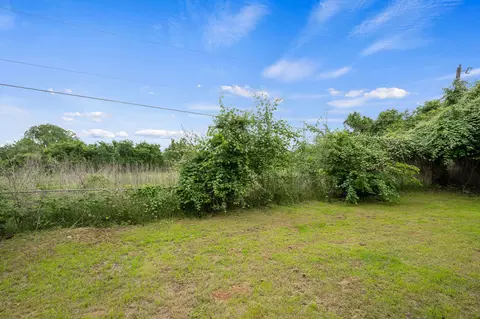 Exterior - 128 Hillside Dr, Elgin, TX 78621 photo 4 of 6