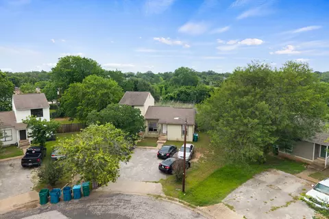 View/Area - 128 Hillside Dr, Elgin, TX 78621 photo 1 of 9