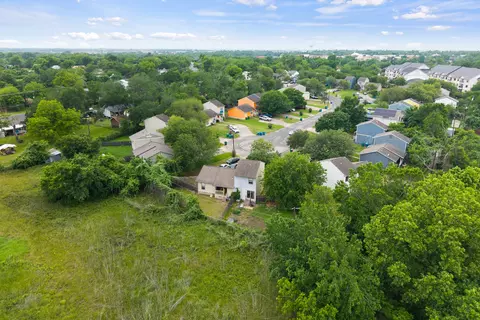 View/Area - 128 Hillside Dr, Elgin, TX 78621 photo 5 of 9