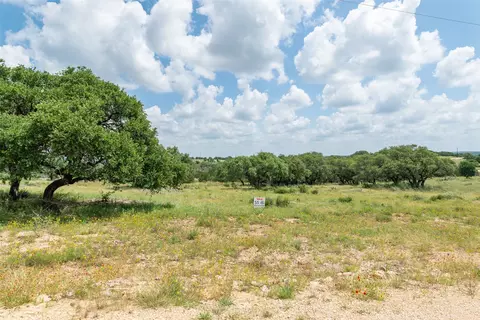 140 Longview Ln, San Saba, TX 76877