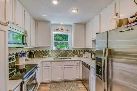 6600 Valleyside Rd #B8, Austin, TX 78731