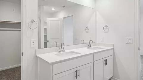 Bath - 156 Gilmer Ln, Buda, TX 78610 photo 4 of 5