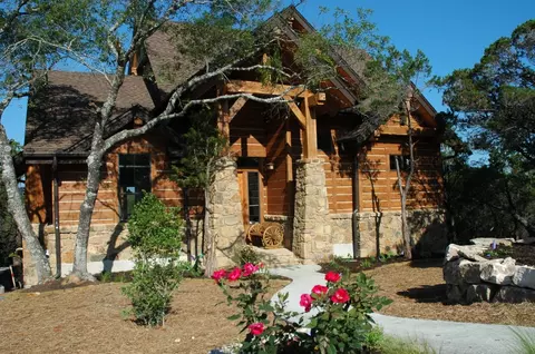 7412 Calming Ct, Jonestown, TX 78645