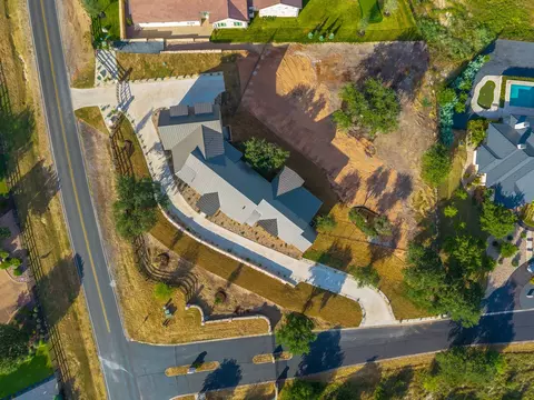 1300 Saddlebrook Canyon Ct, Spicewood, TX 78669