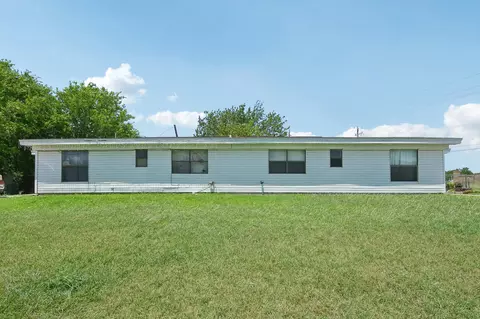 525 Lenora Dr, Taylor, TX 76574