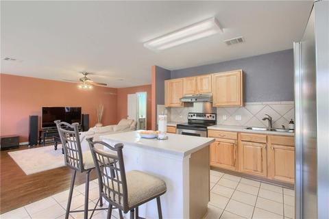 104 Comal Cv, Elgin, TX 78621 photo 12
