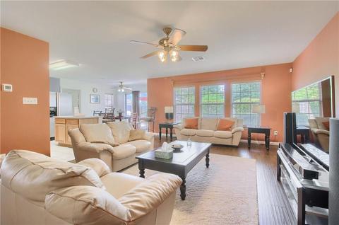 104 Comal Cv, Elgin, TX 78621 photo 8