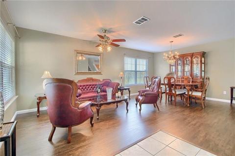104 Comal Cv, Elgin, TX 78621 photo 2