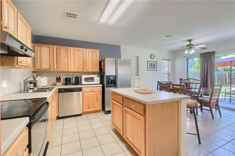 104 Comal Cv, Elgin, TX 78621 photo 10