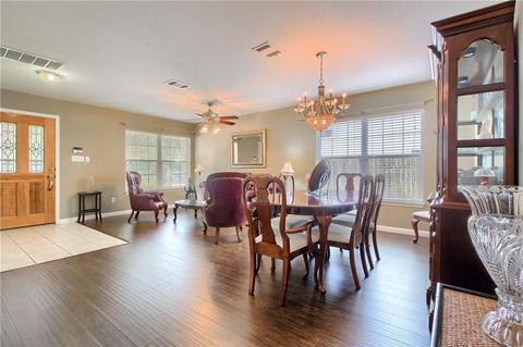 104 Comal Cv, Elgin, TX 78621 photo 3