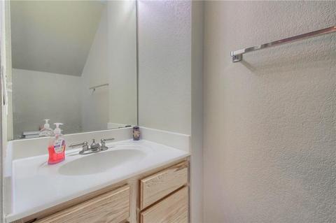 104 Comal Cv, Elgin, TX 78621 photo 16