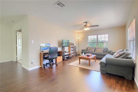 104 Comal Cv, Elgin, TX 78621 photo 17