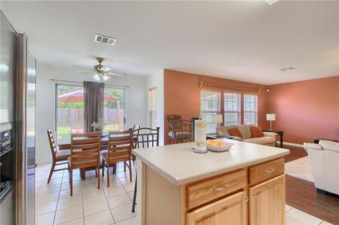 104 Comal Cv, Elgin, TX 78621 photo 13