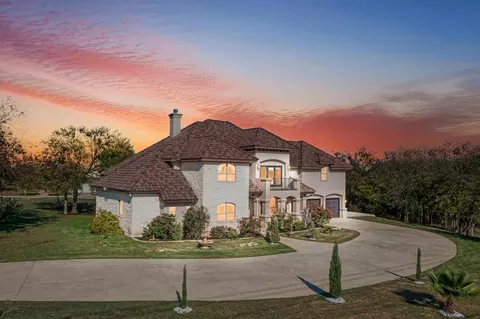 104 Spring Valley St, Hutto, TX 78634