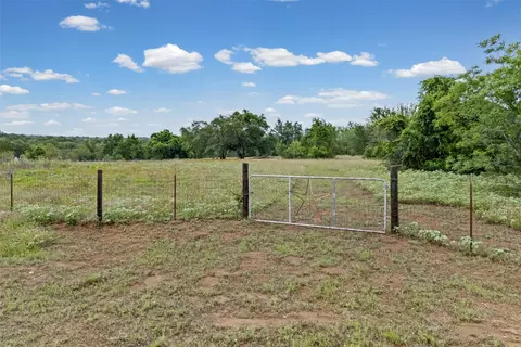 000 Oil Field Rd, Lockhart, TX 78644