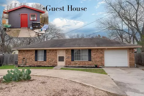 1114 Woodlawn St, Lockhart, TX 78644